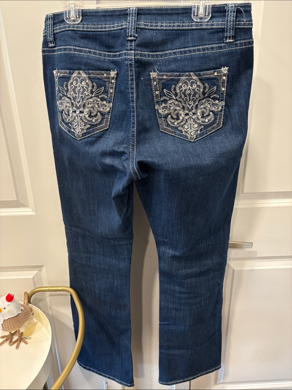EUC Roz & Ali Dark Blue Straight Leg Jeans with Embroidered Back Pockets
